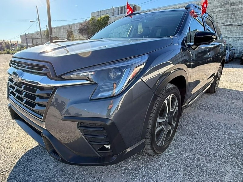 Subaru Ascent Vehicle Full-screen Gallery Image 2