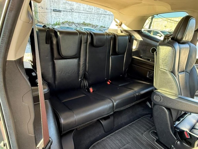 Subaru Ascent Vehicle Full-screen Gallery Image 18