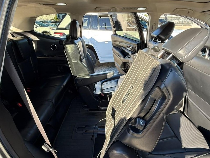 Subaru Ascent Vehicle Full-screen Gallery Image 19