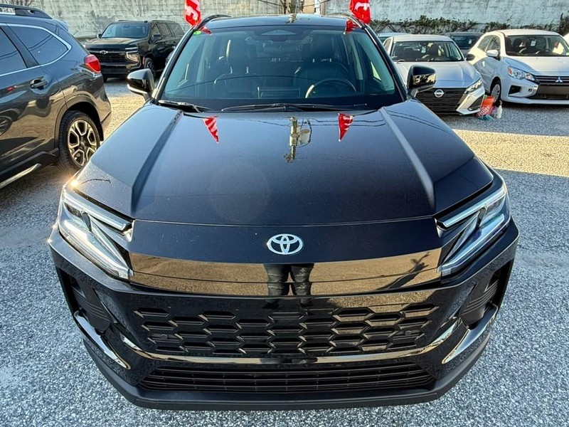 Toyota RAV4 Vehicle Full-screen Gallery Image 3