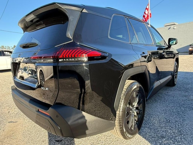 Toyota RAV4 Vehicle Full-screen Gallery Image 7