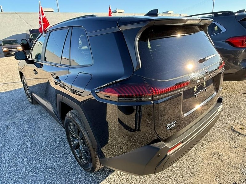 Toyota RAV4 Vehicle Full-screen Gallery Image 9