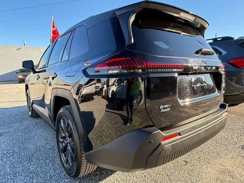 Toyota RAV4 Vehicle Full-screen Gallery Image 10