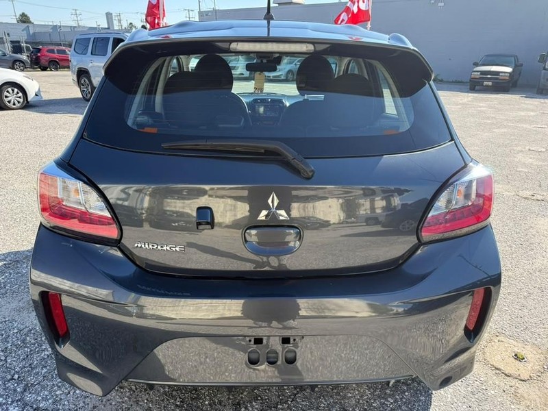 Mitsubishi Mirage Vehicle Full-screen Gallery Image 8