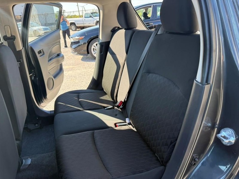 Mitsubishi Mirage Vehicle Full-screen Gallery Image 17