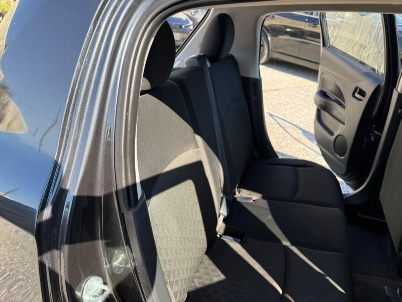 Mitsubishi Mirage Vehicle Full-screen Gallery Image 18