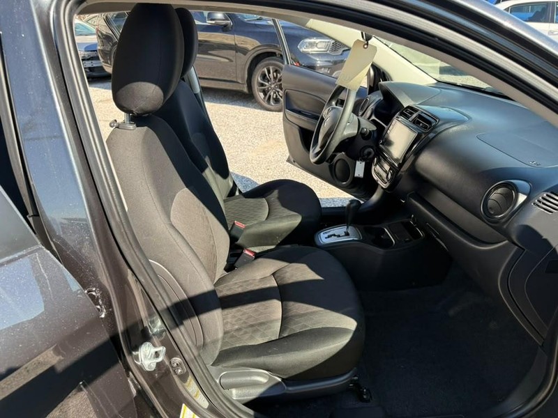 Mitsubishi Mirage Vehicle Full-screen Gallery Image 23
