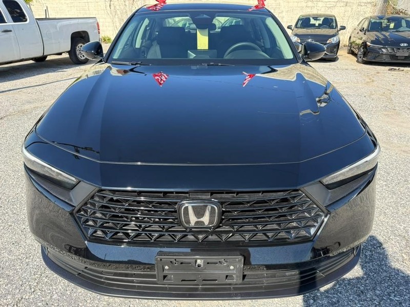 Honda Accord Sedan Vehicle Full-screen Gallery Image 3