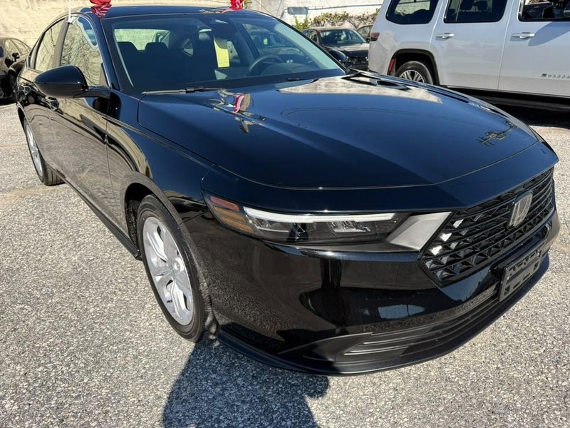 Honda Accord Sedan Vehicle Full-screen Gallery Image 4