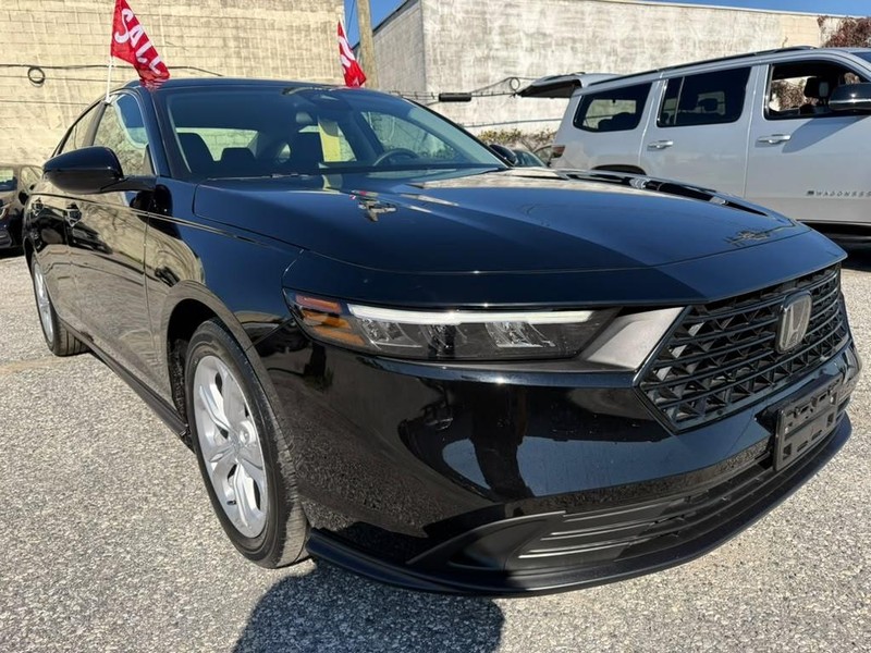 Honda Accord Sedan Vehicle Full-screen Gallery Image 5