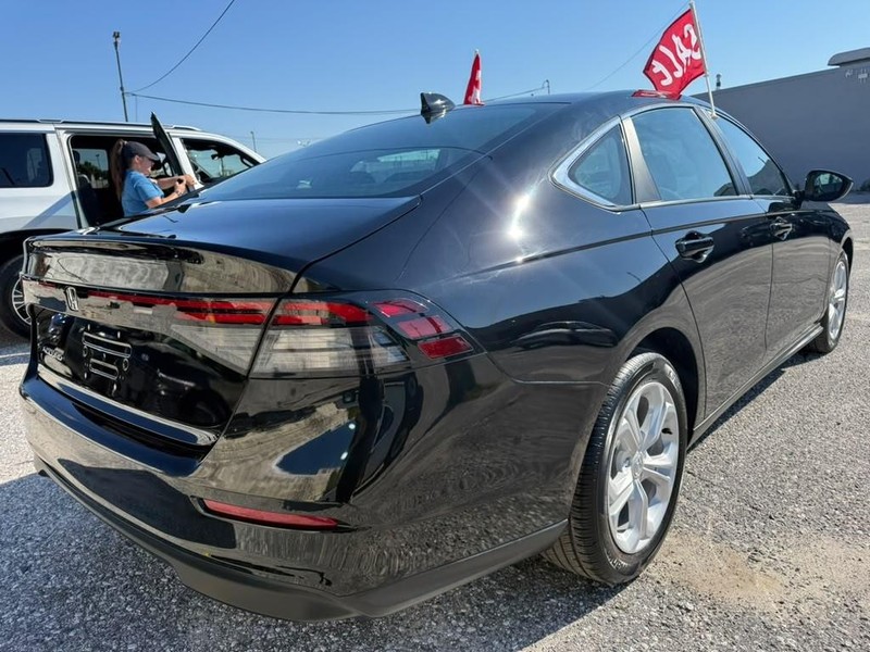 Honda Accord Sedan Vehicle Full-screen Gallery Image 7
