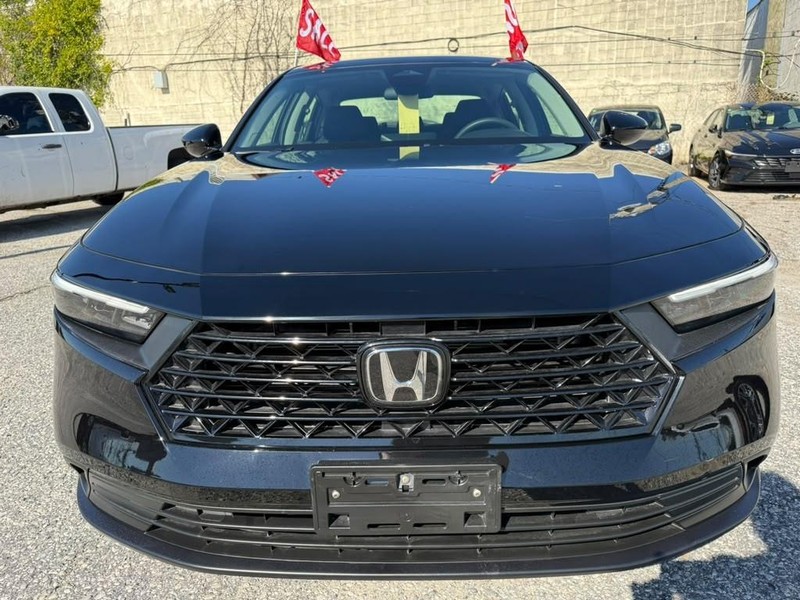 Honda Accord Sedan Vehicle Full-screen Gallery Image 8