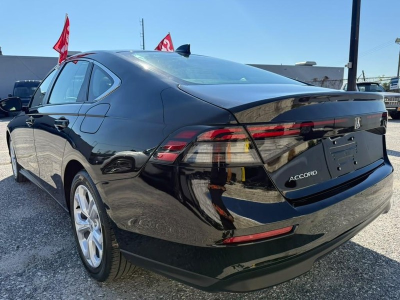 Honda Accord Sedan Vehicle Full-screen Gallery Image 10