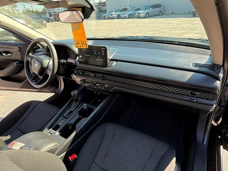 Honda Accord Sedan Vehicle Full-screen Gallery Image 12