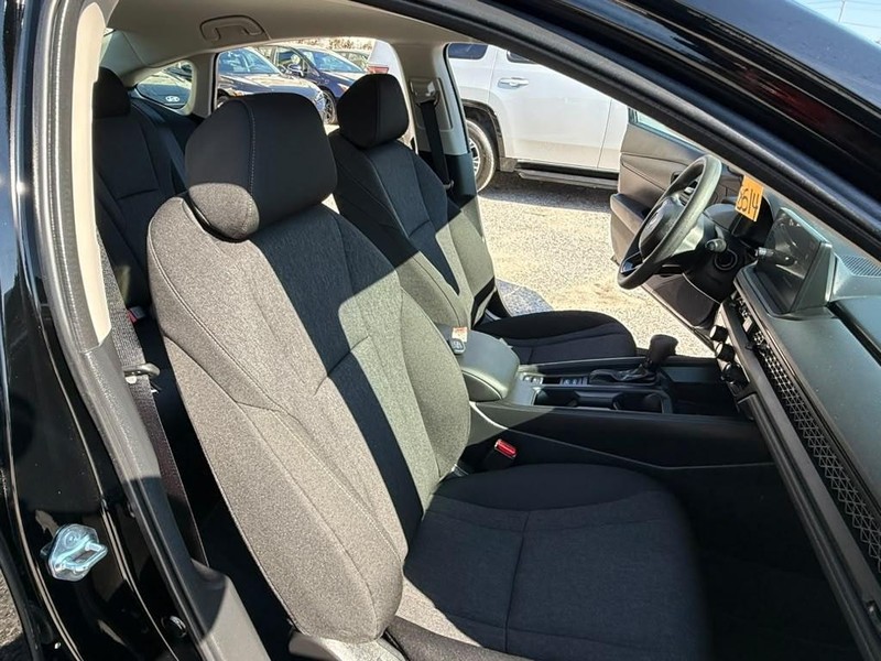 Honda Accord Sedan Vehicle Full-screen Gallery Image 13