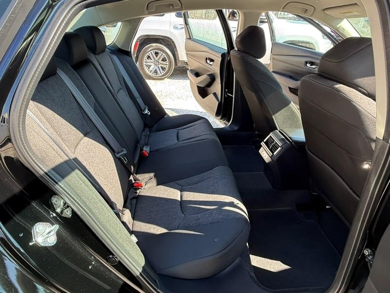 Honda Accord Sedan Vehicle Full-screen Gallery Image 15