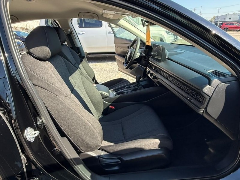 Honda Accord Sedan Vehicle Full-screen Gallery Image 16