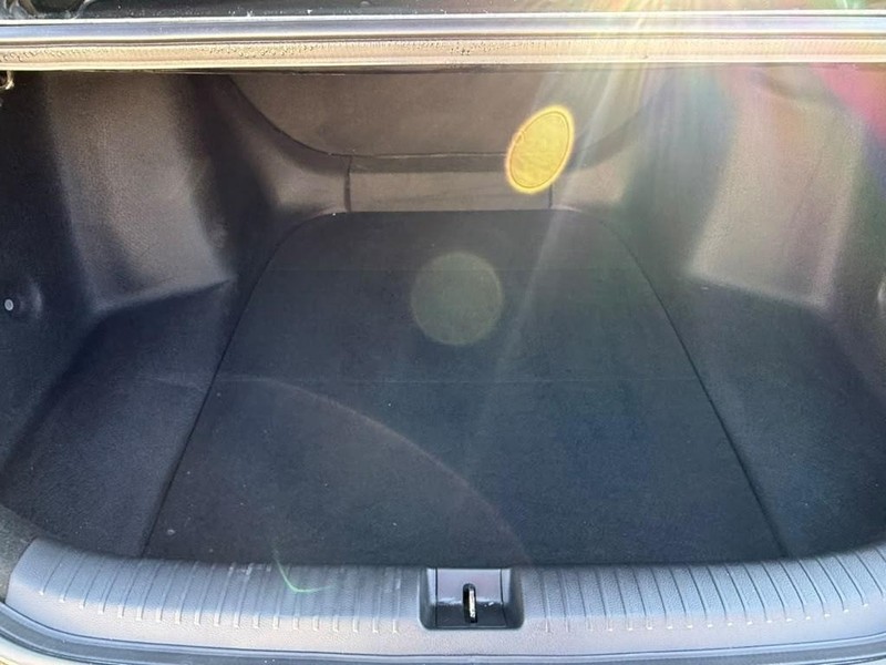 Honda Accord Sedan Vehicle Full-screen Gallery Image 17