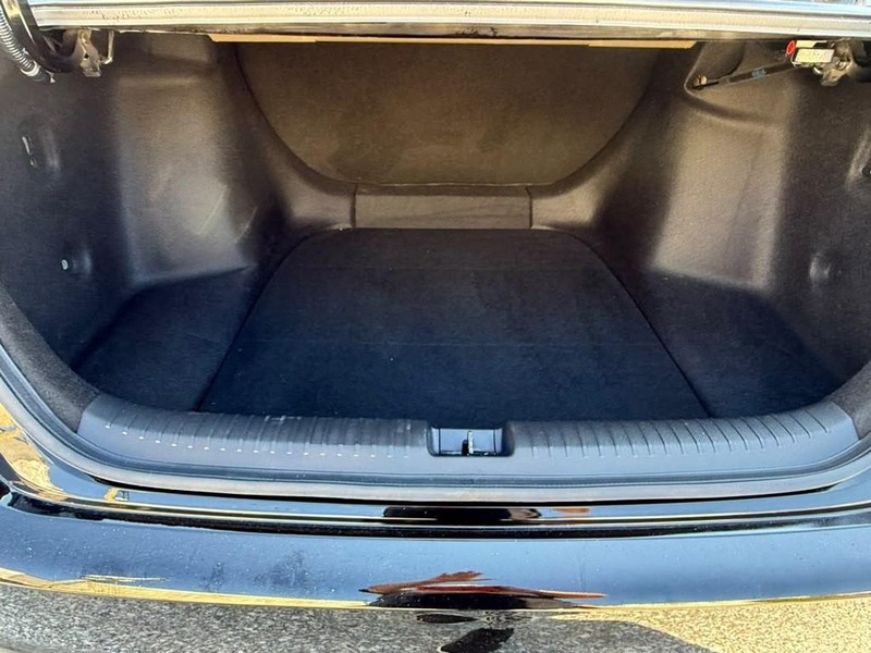 Honda Accord Sedan Vehicle Full-screen Gallery Image 18