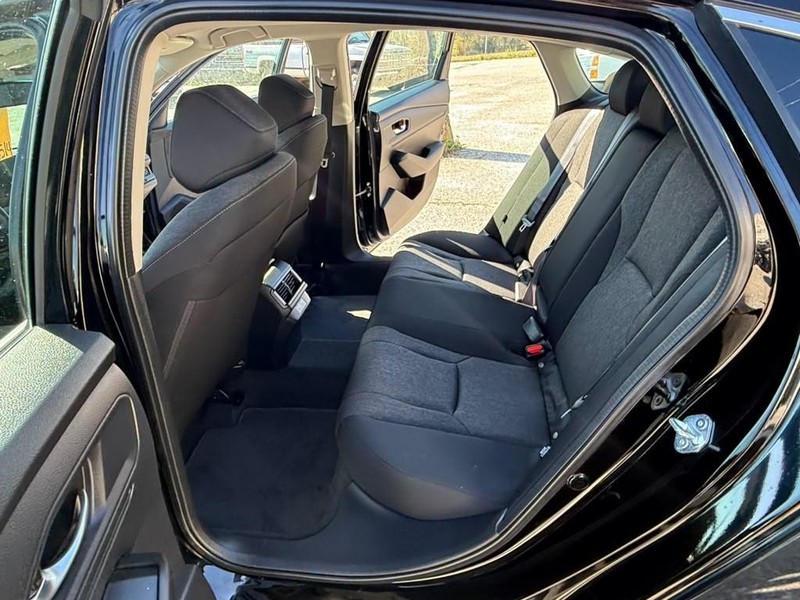 Honda Accord Sedan Vehicle Full-screen Gallery Image 20