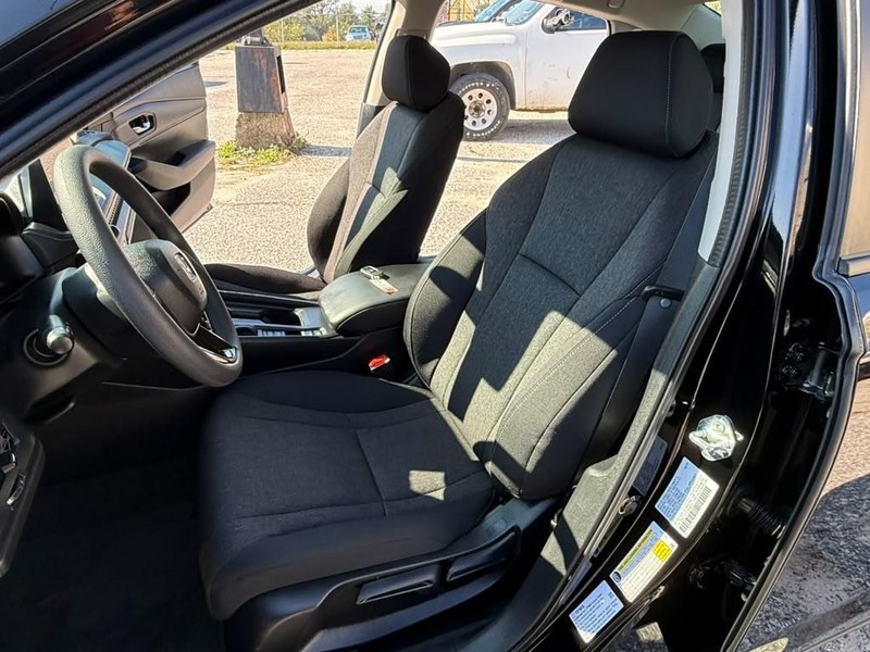 Honda Accord Sedan Vehicle Full-screen Gallery Image 24