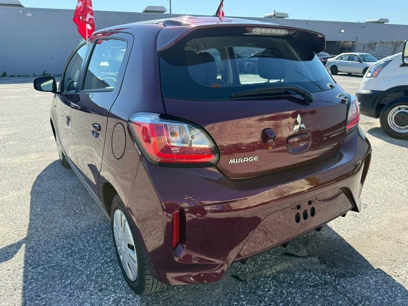 Mitsubishi Mirage Vehicle Full-screen Gallery Image 8
