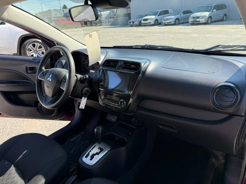 Mitsubishi Mirage Vehicle Full-screen Gallery Image 10