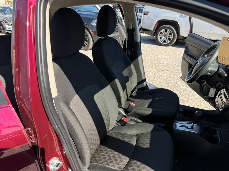 Mitsubishi Mirage Vehicle Full-screen Gallery Image 11