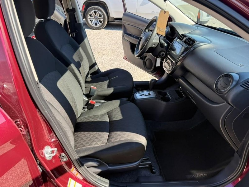 Mitsubishi Mirage Vehicle Full-screen Gallery Image 12