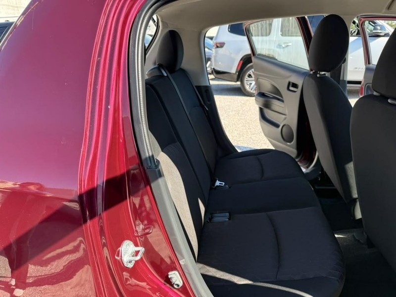 Mitsubishi Mirage Vehicle Full-screen Gallery Image 14