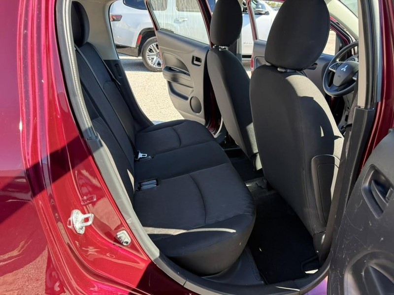 Mitsubishi Mirage Vehicle Full-screen Gallery Image 15