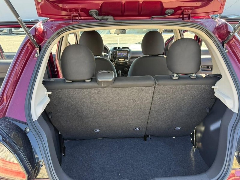 Mitsubishi Mirage Vehicle Full-screen Gallery Image 16