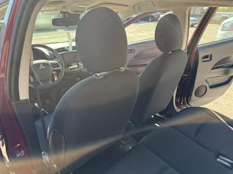 Mitsubishi Mirage Vehicle Full-screen Gallery Image 17