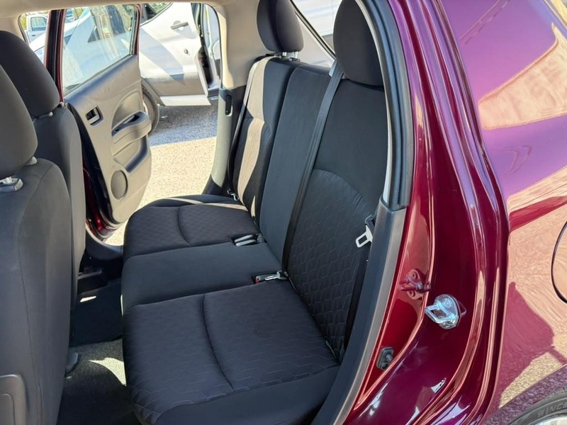Mitsubishi Mirage Vehicle Full-screen Gallery Image 20
