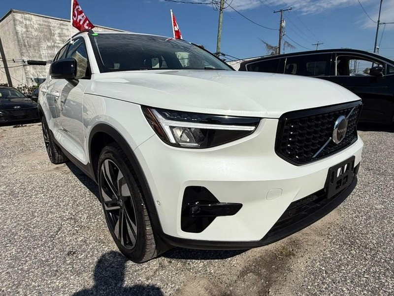 Volvo XC40 Vehicle Full-screen Gallery Image 5