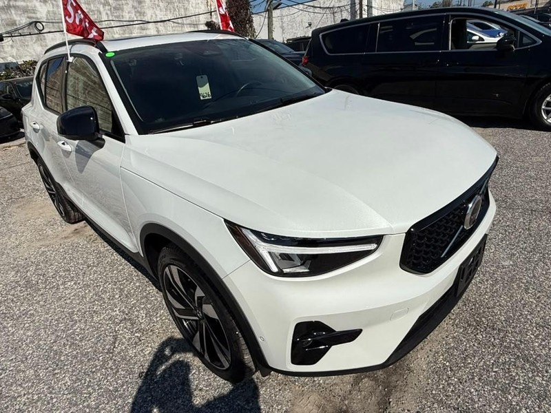 Volvo XC40 Vehicle Full-screen Gallery Image 7