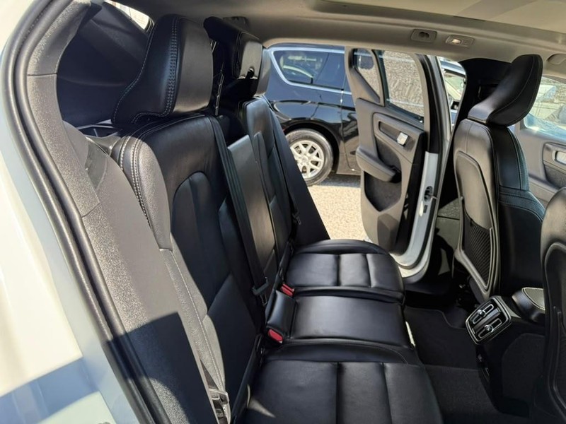 Volvo XC40 Vehicle Full-screen Gallery Image 13