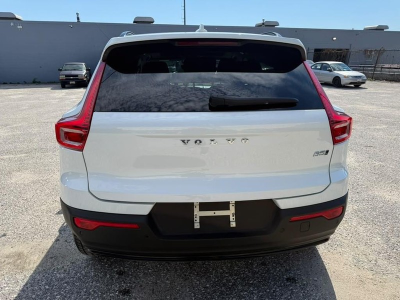 Volvo XC40 Vehicle Full-screen Gallery Image 20