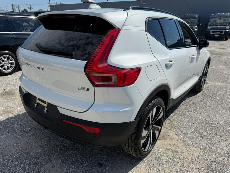 Volvo XC40 Vehicle Full-screen Gallery Image 21