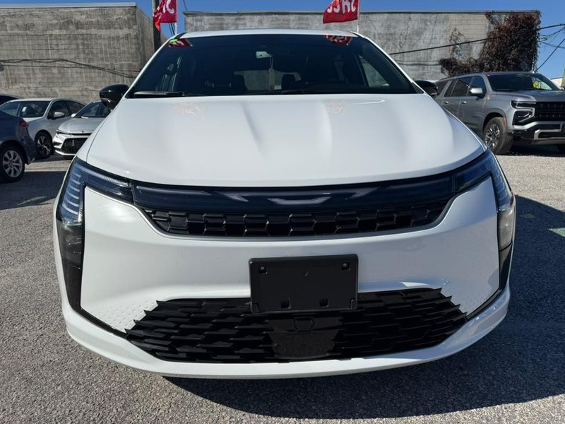 Chrysler Pacifica Vehicle Full-screen Gallery Image 2