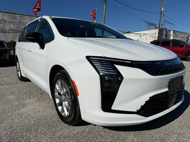 Chrysler Pacifica Vehicle Full-screen Gallery Image 4