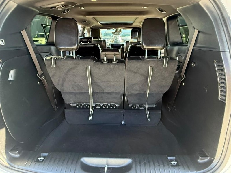 Chrysler Pacifica Vehicle Full-screen Gallery Image 16