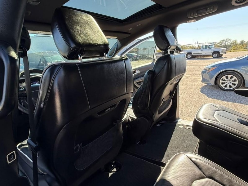 Chrysler Pacifica Vehicle Full-screen Gallery Image 20