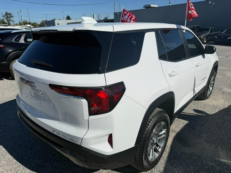 GMC Terrain Vehicle Full-screen Gallery Image 6