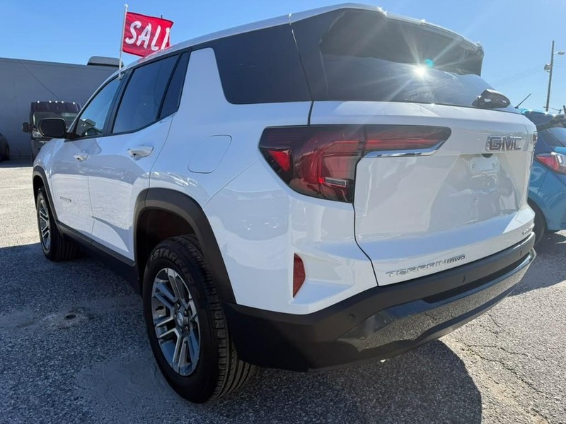 GMC Terrain Vehicle Full-screen Gallery Image 10
