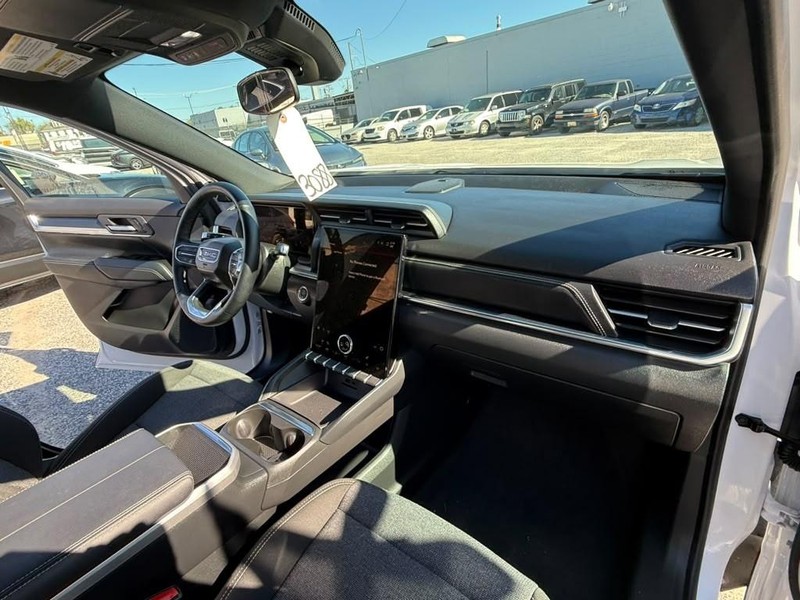 GMC Terrain Vehicle Full-screen Gallery Image 12