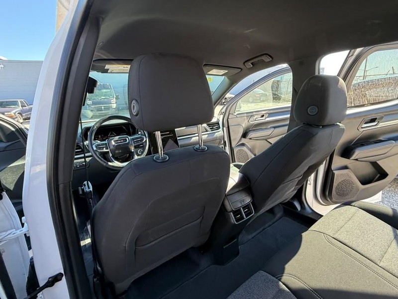 GMC Terrain Vehicle Full-screen Gallery Image 19