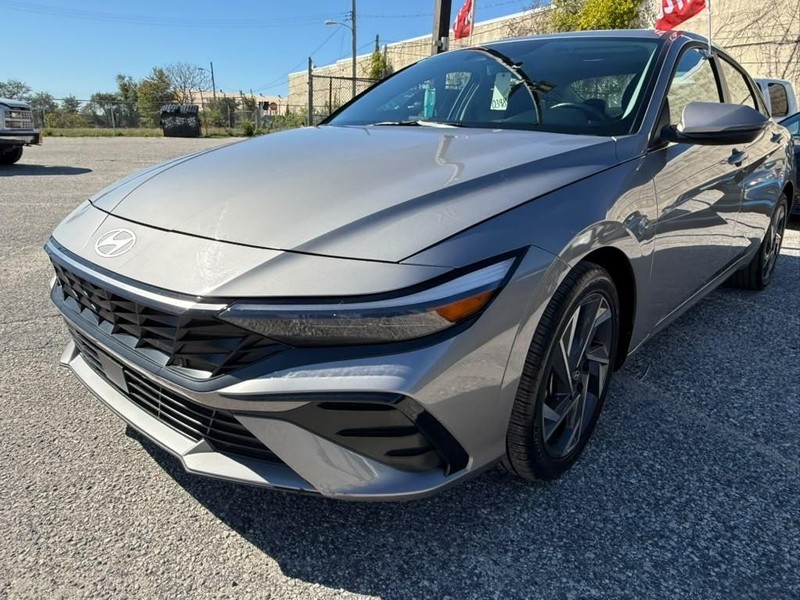 Hyundai Elantra Vehicle Full-screen Gallery Image 2