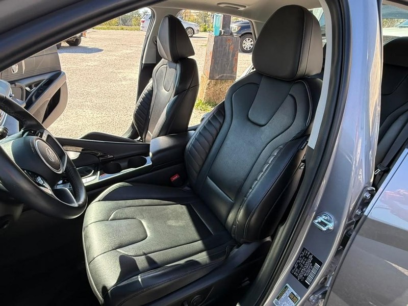Hyundai Elantra Vehicle Full-screen Gallery Image 22