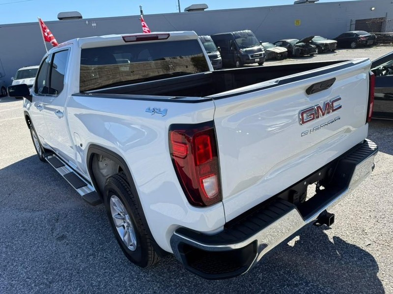GMC Sierra 1500 Vehicle Full-screen Gallery Image 9